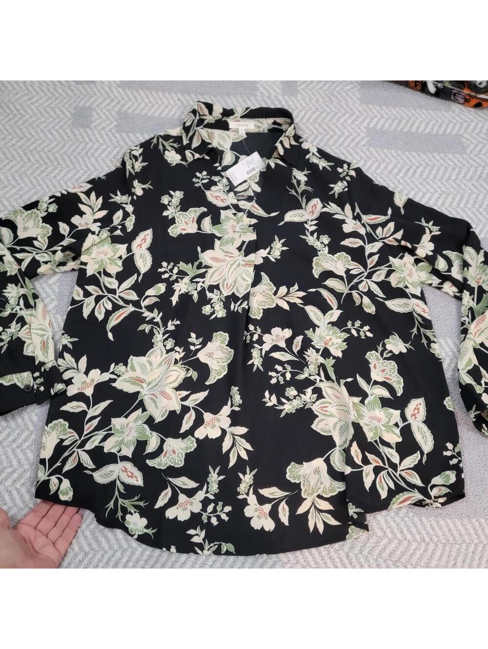 Maurices Women's Black and Multi Blous